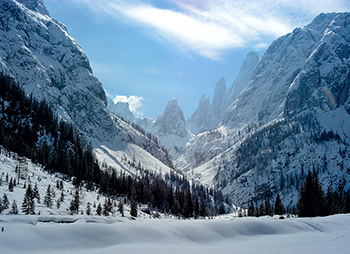 Winterhiking and snowshoeing in Val Fiscalina